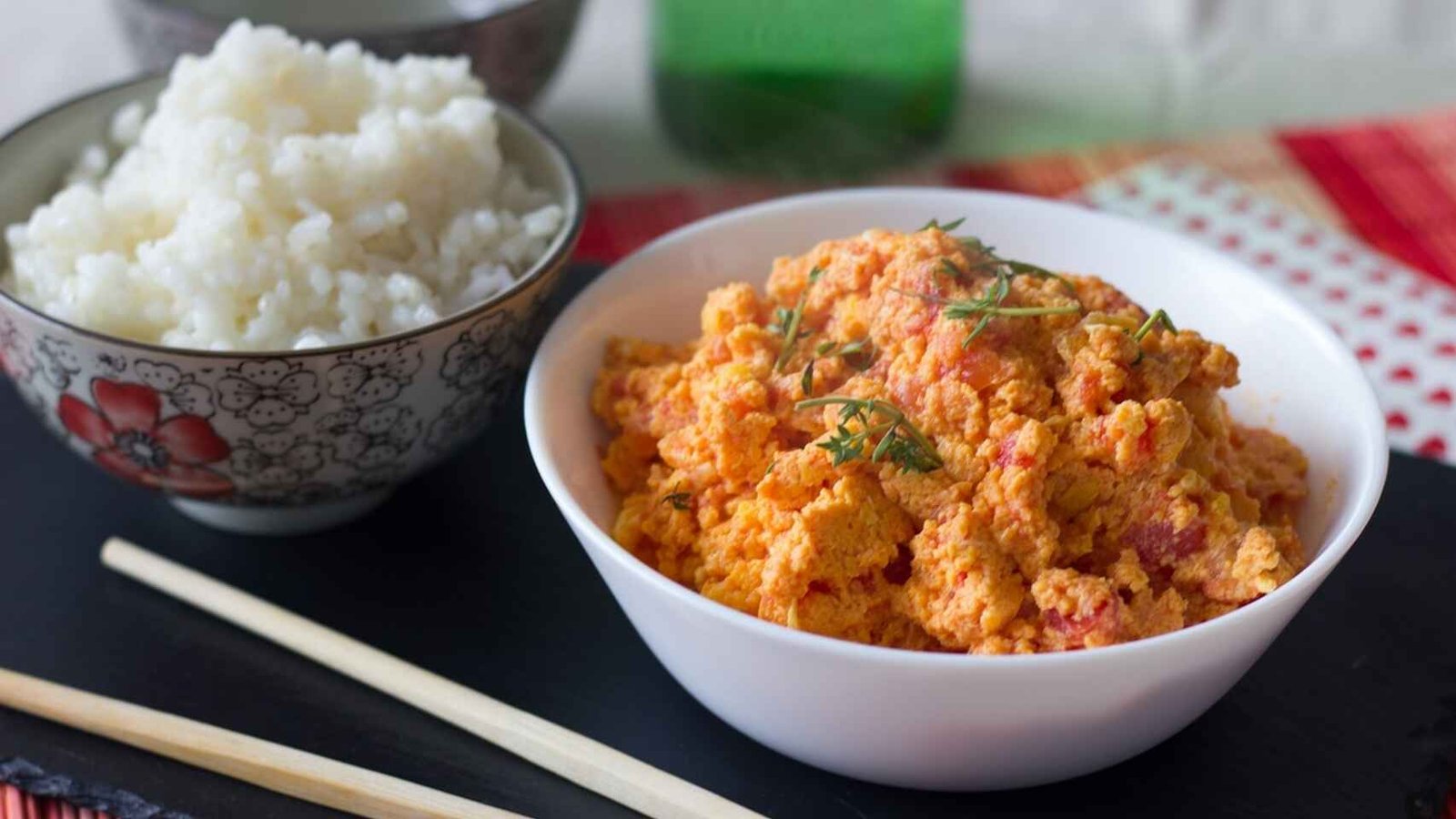 Xihongshi chao jidan, huevos revueltos con tomate al estilo chino