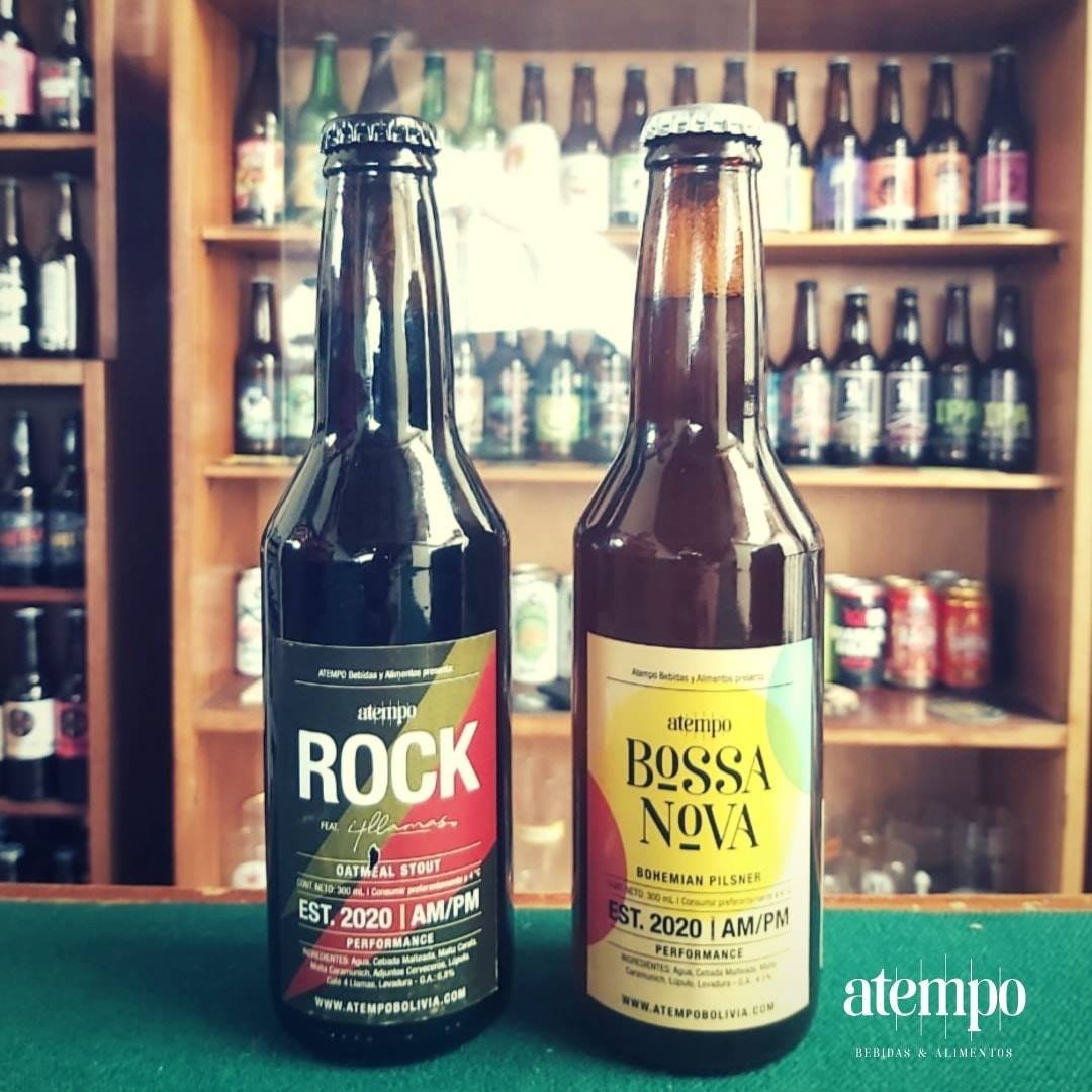 Puede ser una imagen de 1 persona, botella y cerveza