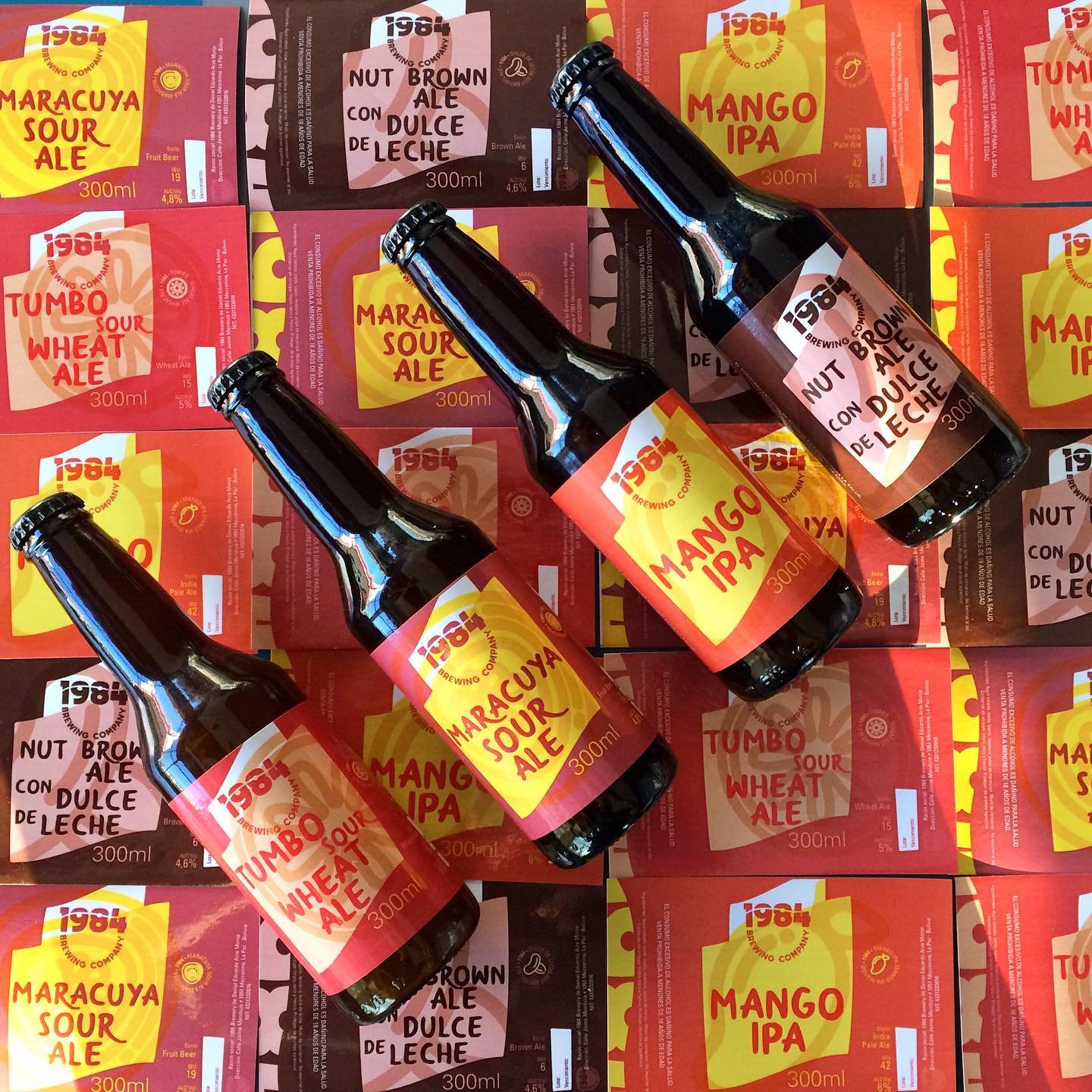Puede ser una imagen de cerveza y texto que dice "1964 MARACUYA SOUR ALE 300ml 1984 NUT BROWN CONDULCE DELECHE 300n MANGO IPA 300ml TUMBO SOUR WHEAT MARAC SOUR ALE 300m 1984 MA 198 CON DULCE 1984 MANGO IPA 300ml NUT CON NUT BROW CONDULCE DELECHE 300ml 1981 MARACUYA SOUR 300ml 1984 TUMB MA 300ml MARACUYA SOUR ALE 1964 DULCE DELECHE MANGO IPA"